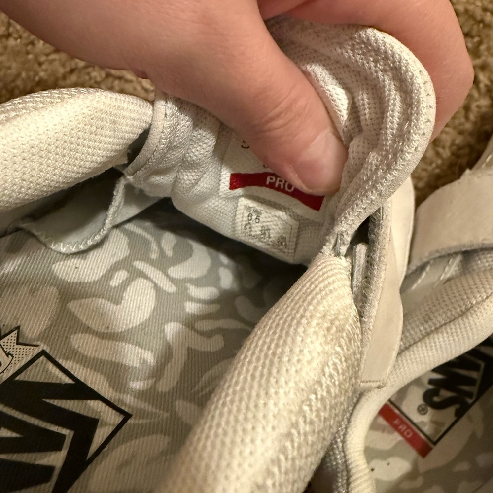 White vans - Picture 4 of 5